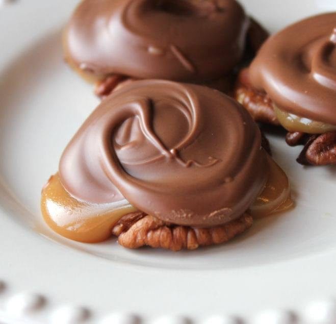 CHOCOLATE PECAN TURTLE CLUSTERS