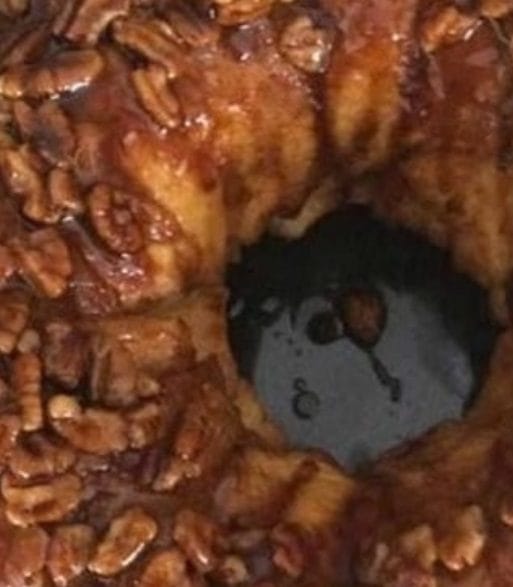 STICKY BISCUIT CINNAMON ROLLS RING!!!