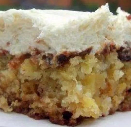 Pineapple Pecan Cake with Cream Cheese Frosting !!!