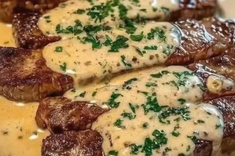 Tender Steak in Creamy Garlic Sauce