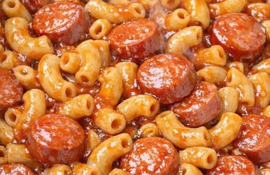 My grandfather showed me this clever Depression-era trick for making meals go further during tight times like tax season. With just three simple ingredients, you can create a warm, comforting dish that’s easy on the budget.