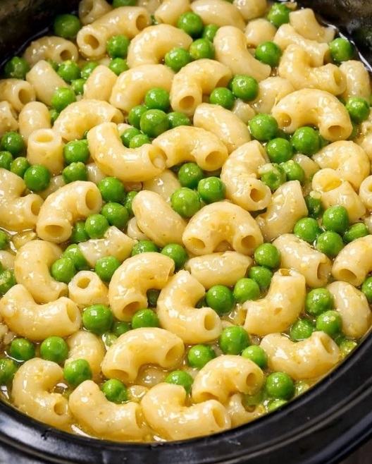 5-Ingredient Slow Cooker Sweet Pea Macaroni