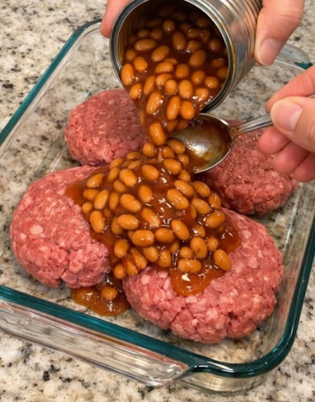 Easy Amish Beef and Bean Casserole Recipe – Hearty Oven-Baked Comfort Food
