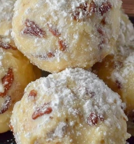 Georgia O’Keeffe’s Pecan Butterballs