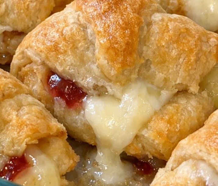 Oven Baked 3-Ingredient Crescent Brie Bites