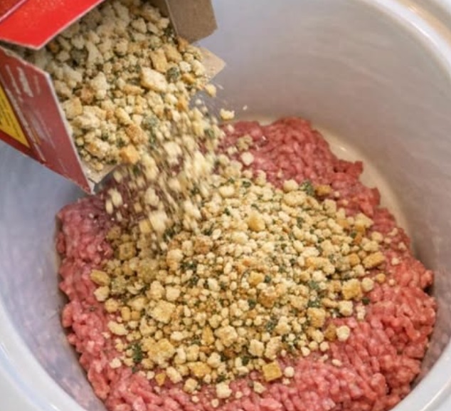 Slow Cooker 5-Ingredient Ground Beef and Stuffing Bake